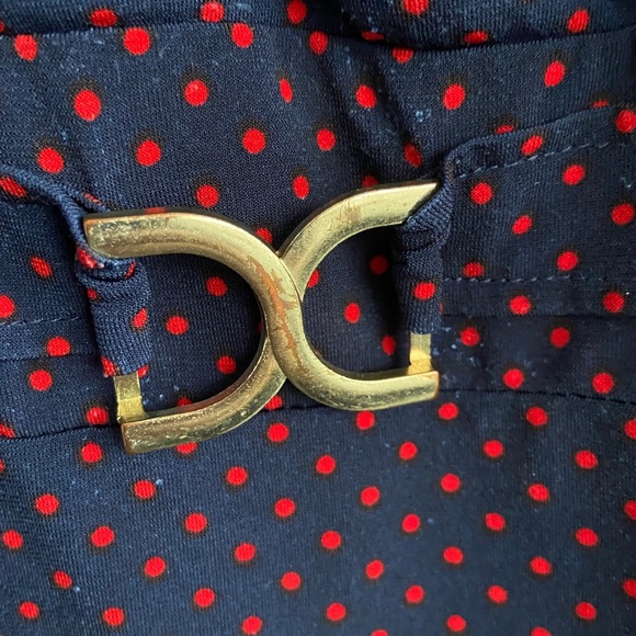 CAROLYN TAYLOR NAVY/RED POLKA DOT WRAP STYLE TOP W/ TULIP SLEEVES/GOLD BUCKLE - Picture 8 of 8